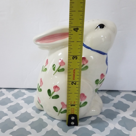 Bunny Rabbit Salt & Pepper Shaker - Picture 3 of 8